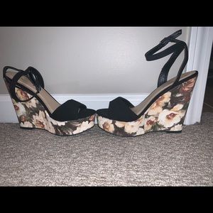 Floral print wedge heel